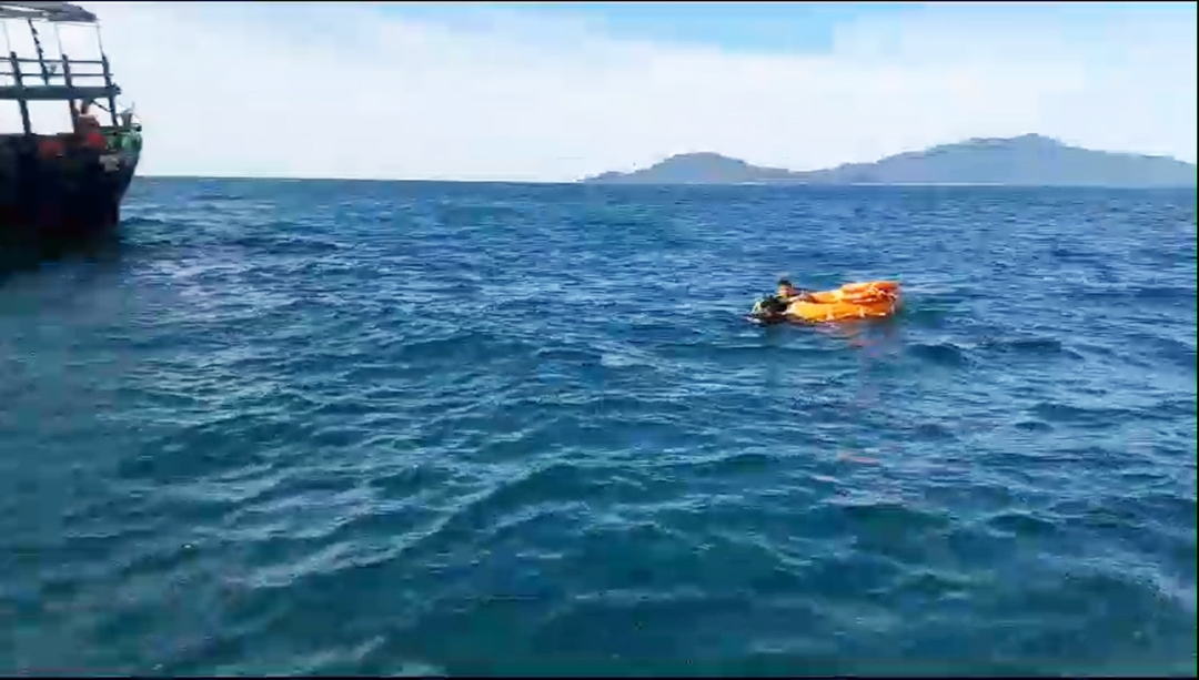 Da nang cuu song 19 nguoi tren ca no bi chim giua bien cua Dai hinh anh 1