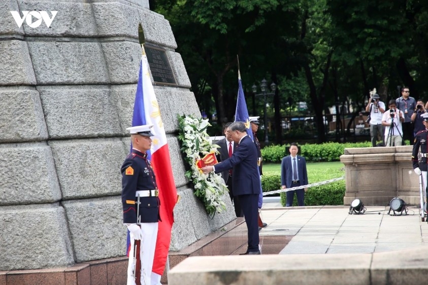 top vietnamese leader pays tribute to philippine national hero jose rizal picture 2