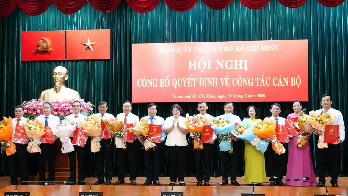 tp.hcm dieu dong 12 lanh dao cac so, nganh ve xa phuong hinh anh 1