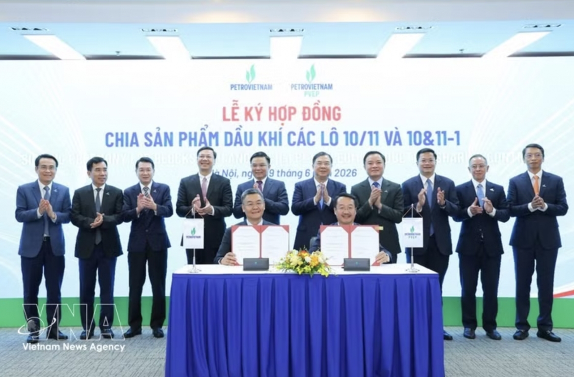 petrovietnam signs two major oil, gas agreements picture 1