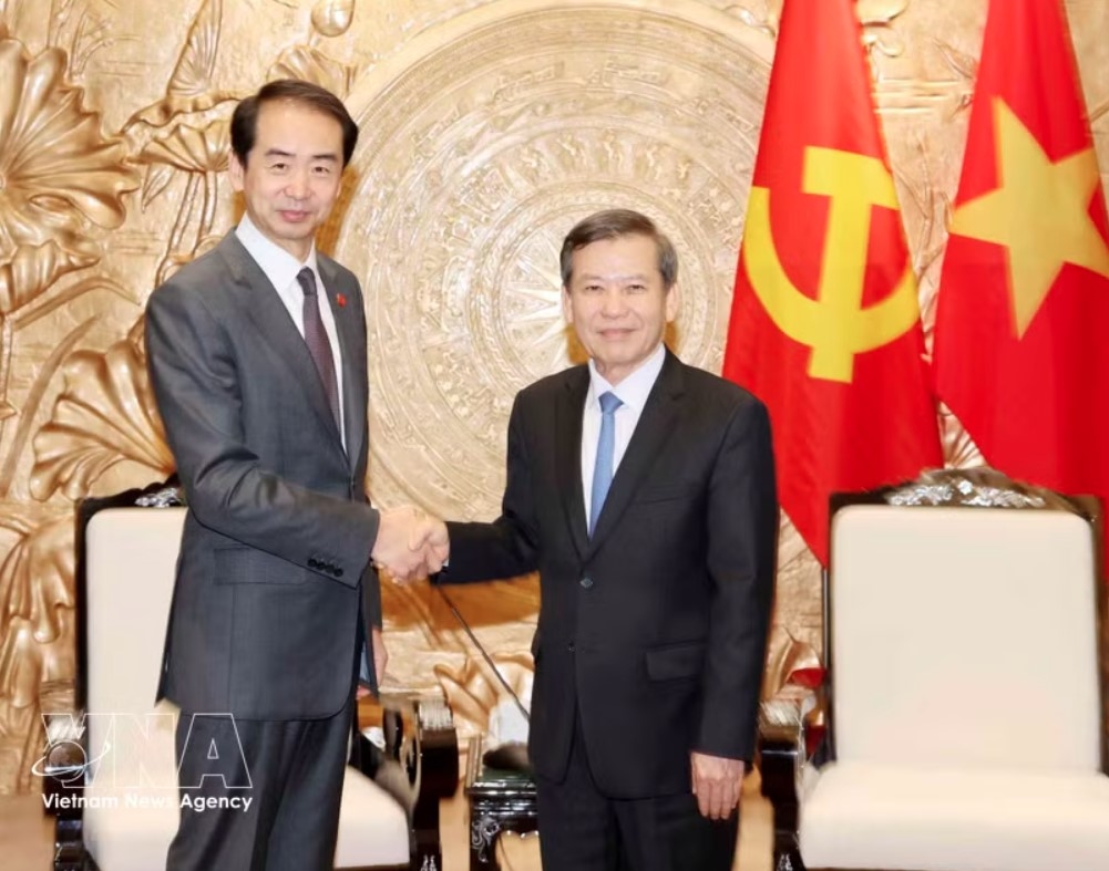 party official hosts chinese ambassador picture 1
