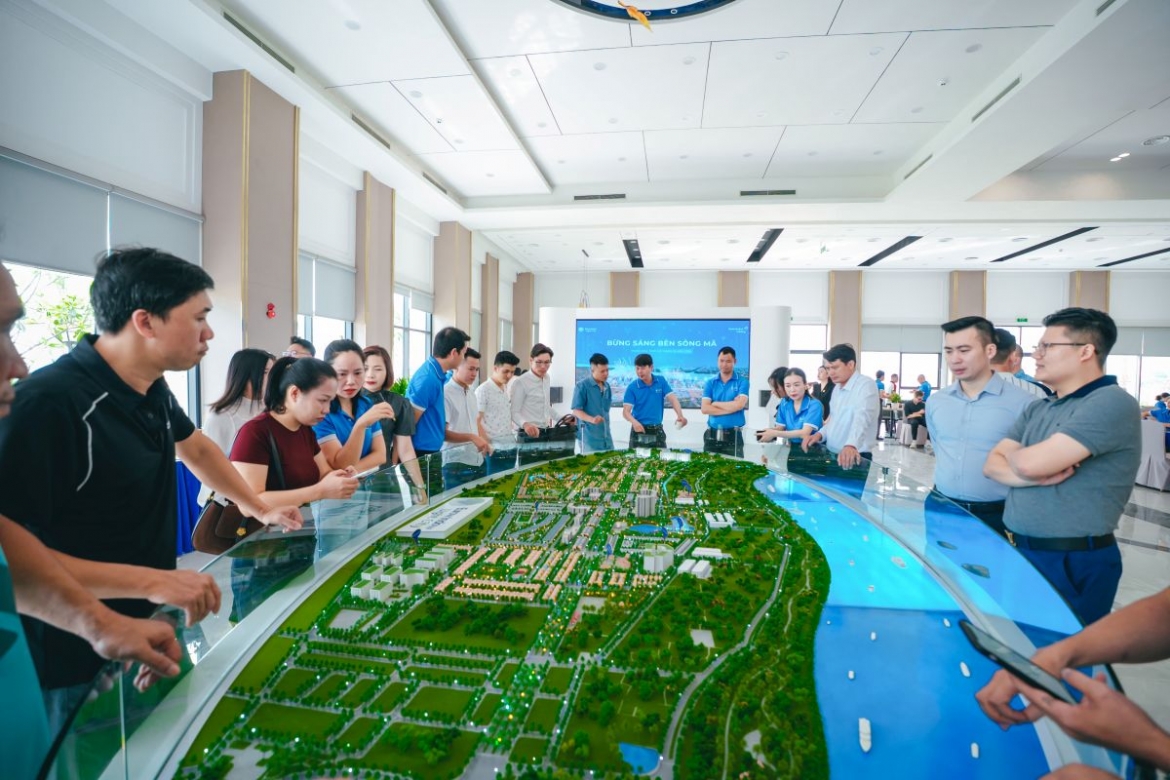 Từ hành trình khám phá Thành phố Ánh sáng đến cơ hội sở hữu phân khu Mặt trời