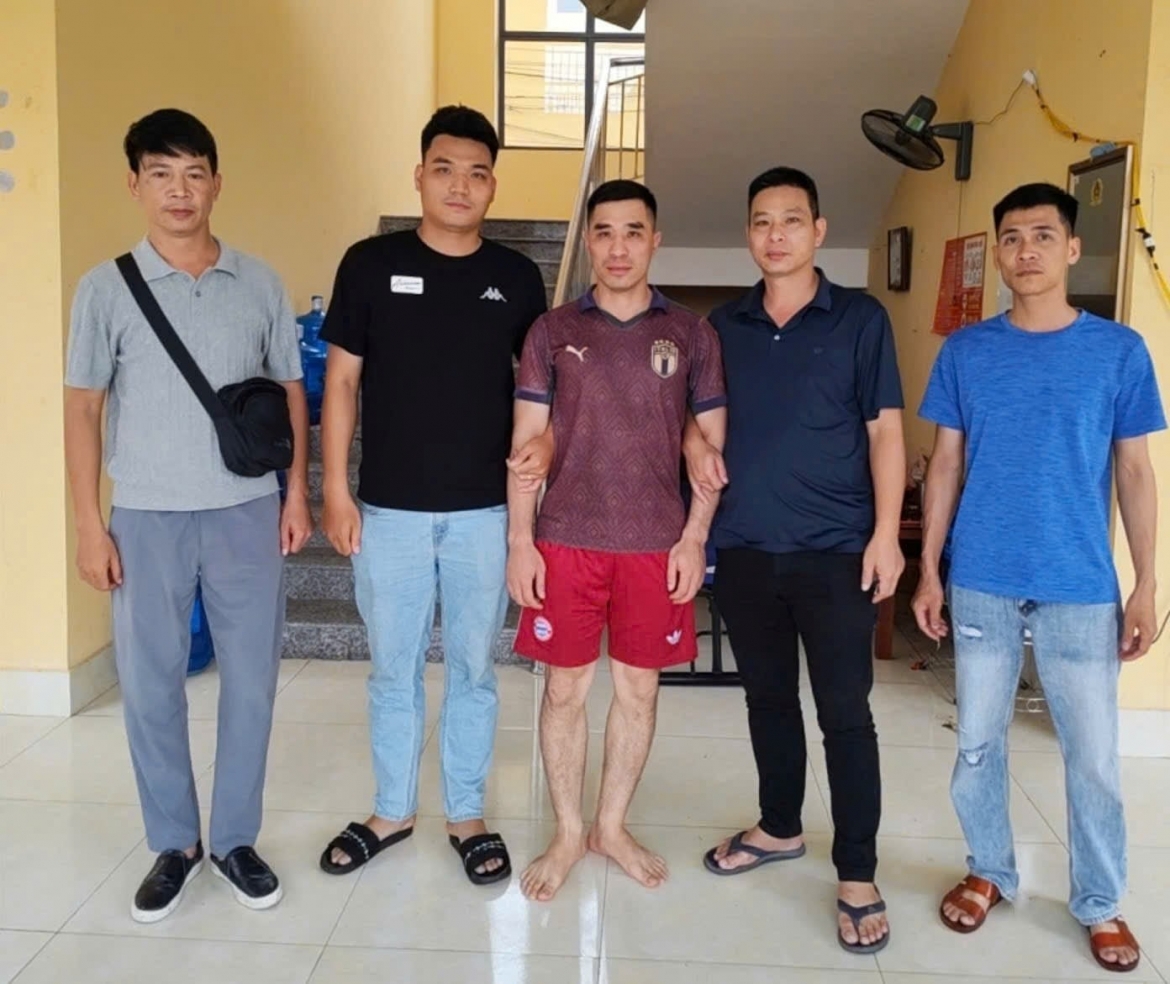 cong an hai phong van dong thanh cong doi tuong truy na ra dau thu hinh anh 1