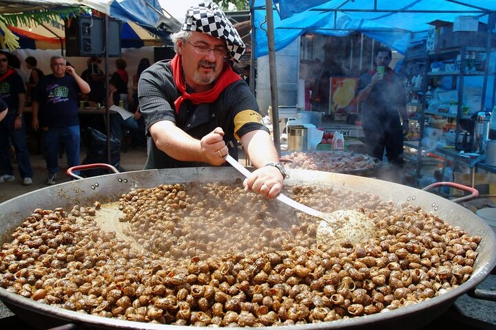 vi sao nguoi chau Au thich an oc sen hinh anh 1