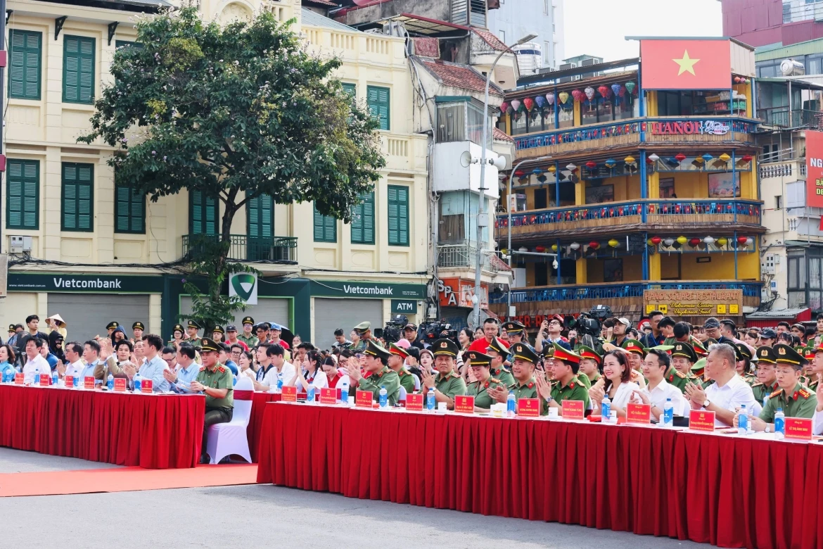 40.000 san pham dinh duong vinamilk tiep suc chuong trinh to quoc binh yen hinh anh 1
