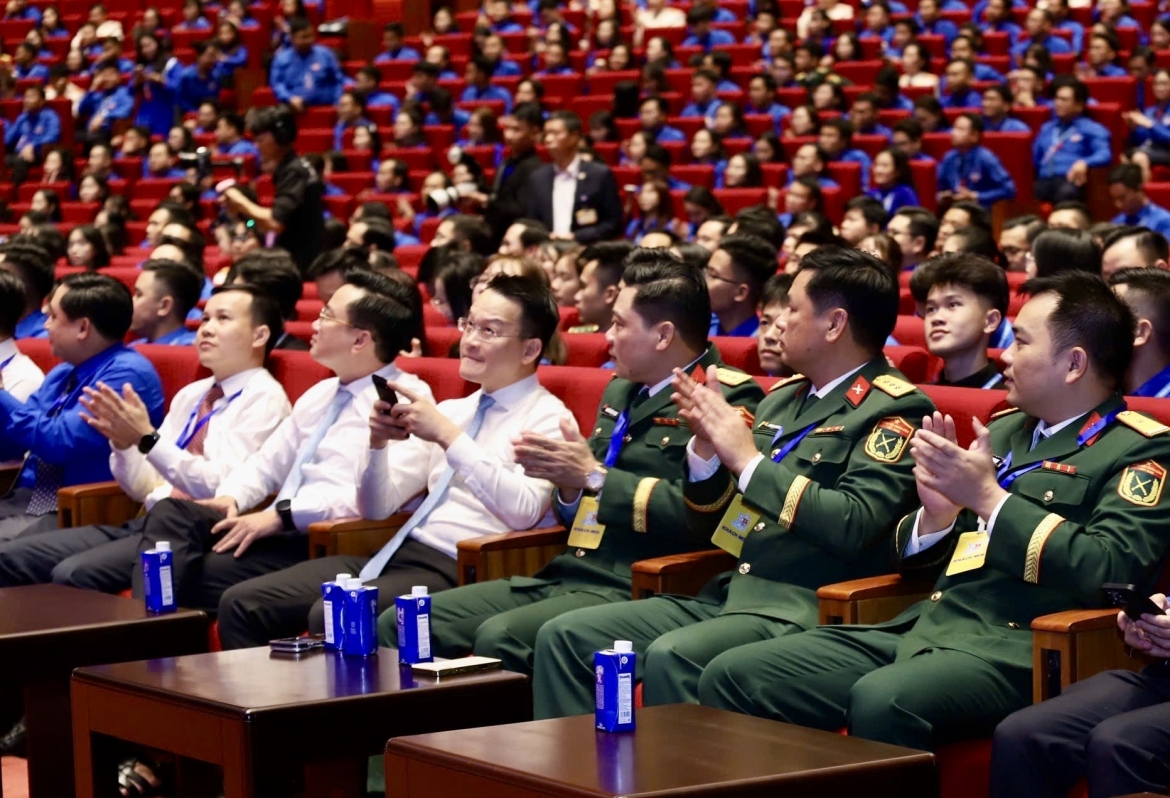 vinamilk dong hanh cung Dai hoi Doan toan quoc lan thu xiii hinh anh 1