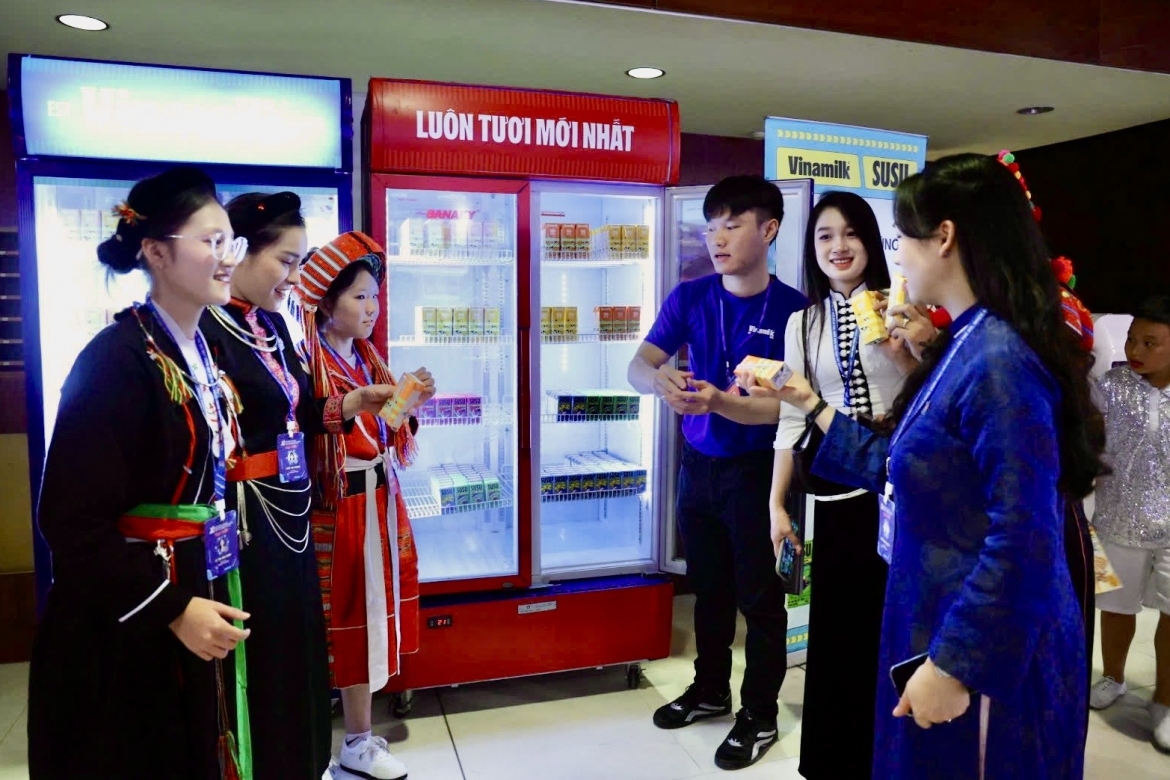 vinamilk dong hanh cung Dai hoi Doan toan quoc lan thu xiii hinh anh 2