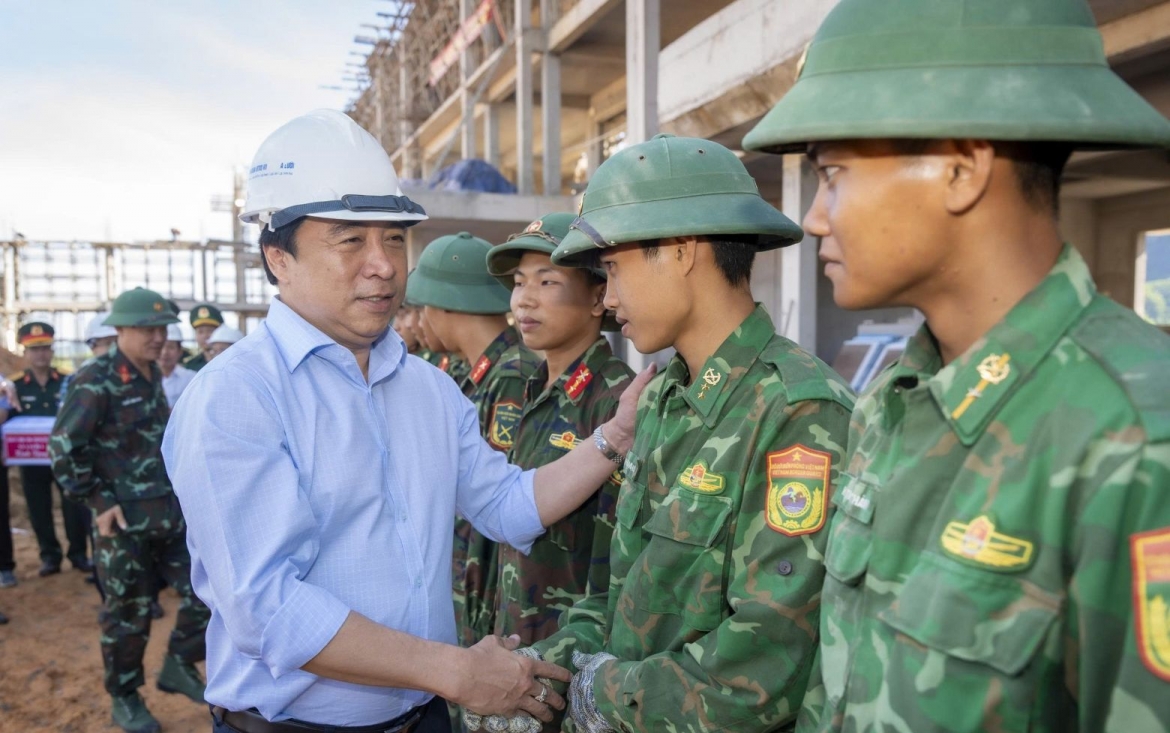 hue phat dong cao diem 40 ngay dem tang toc, ve dich cac truong noi tru a luoi hinh anh 2