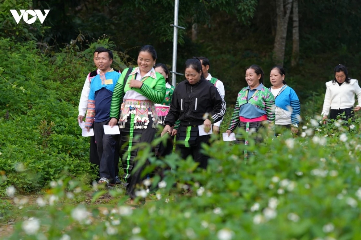 xa, phuong hien dai nhung khong bo ai lai phia sau hinh anh 1