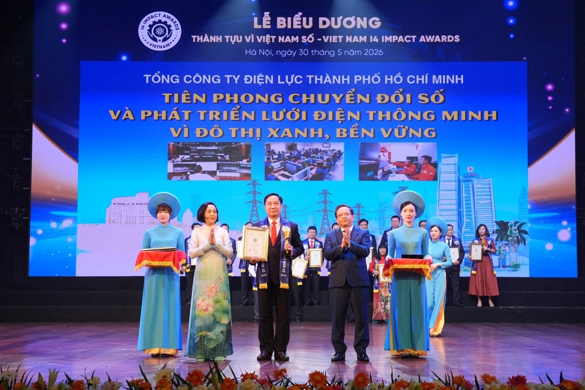 evnhcmc va ong pham quoc bao, chu tich hDtv duoc vinh danh vi viet nam so hinh anh 2