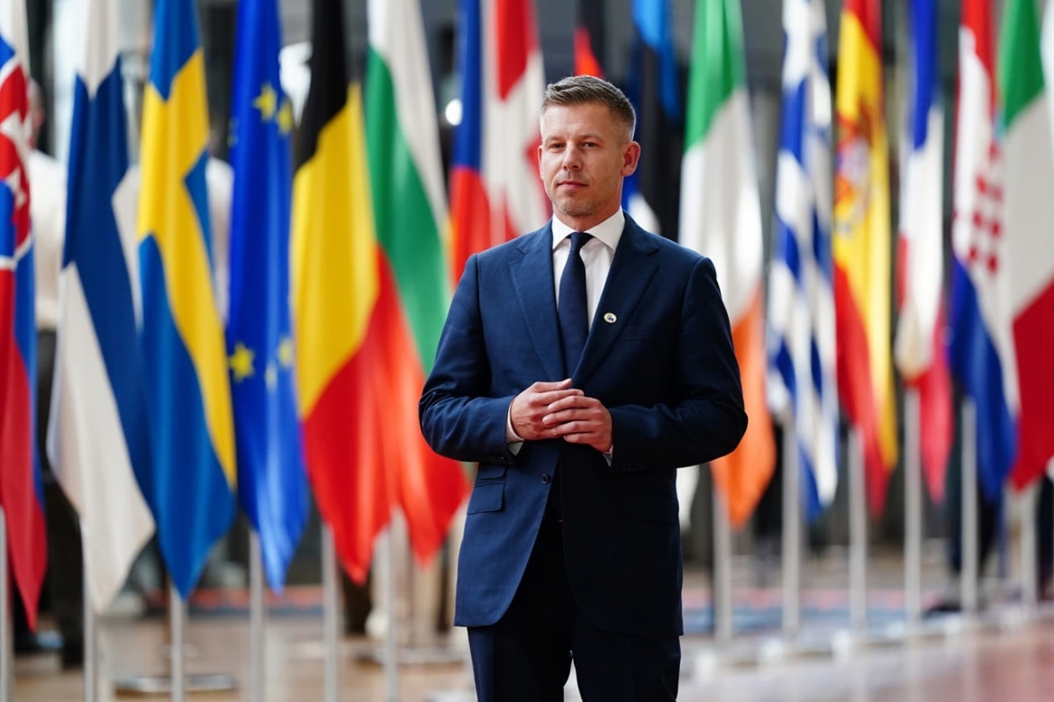 hungary tam dung xem xet don xin gia nhap eu cua ukraine hinh anh 1