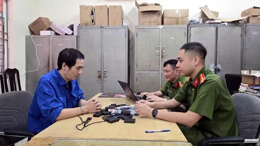 cuoc truy tim chiec hop den trong the gioi ao hinh anh 1