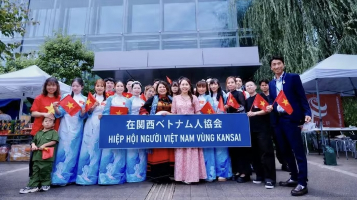 vietnamese community promotes cultural integration at asian pao festival picture 1