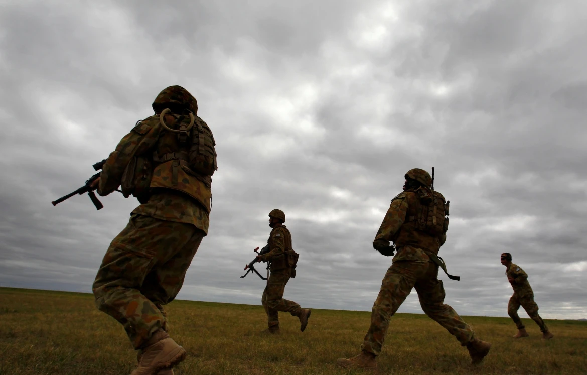 australia khong kiem soat duoc so cong dan phuc vu cho quan doi nuoc ngoai hinh anh 1