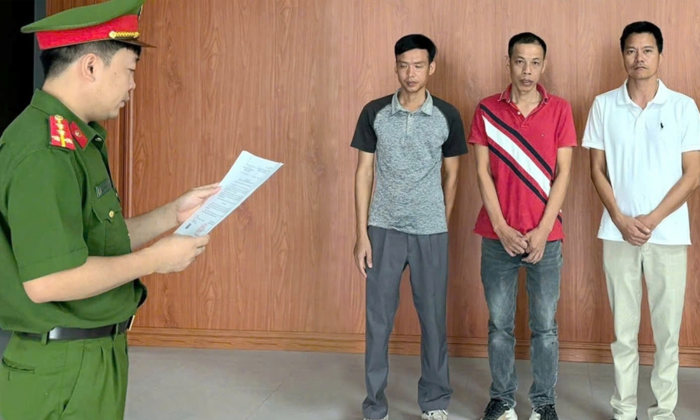 khoi to 3 bi can ve hanh vi do trom gan 700 tan chat thai be tong ra moi truong hinh anh 1