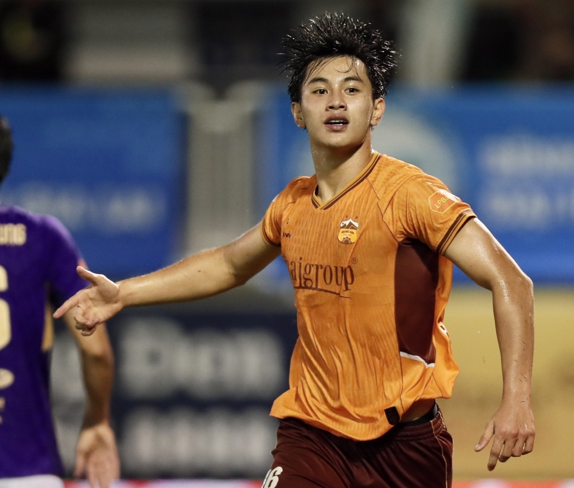 Doi hinh tieu bieu vong 25 v-league xuan son tro lai, dau an hagl hinh anh 1