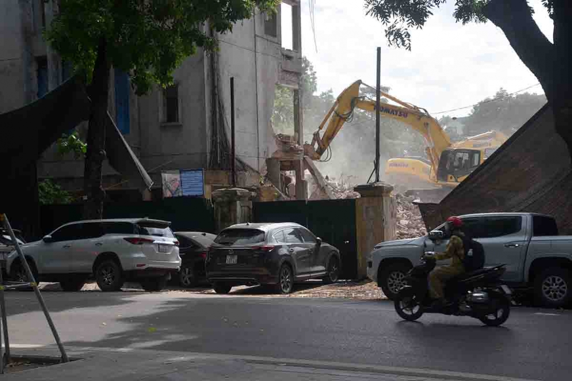 tap the duc voi bui o vuon hoa pasteur, ha noi hinh anh 2