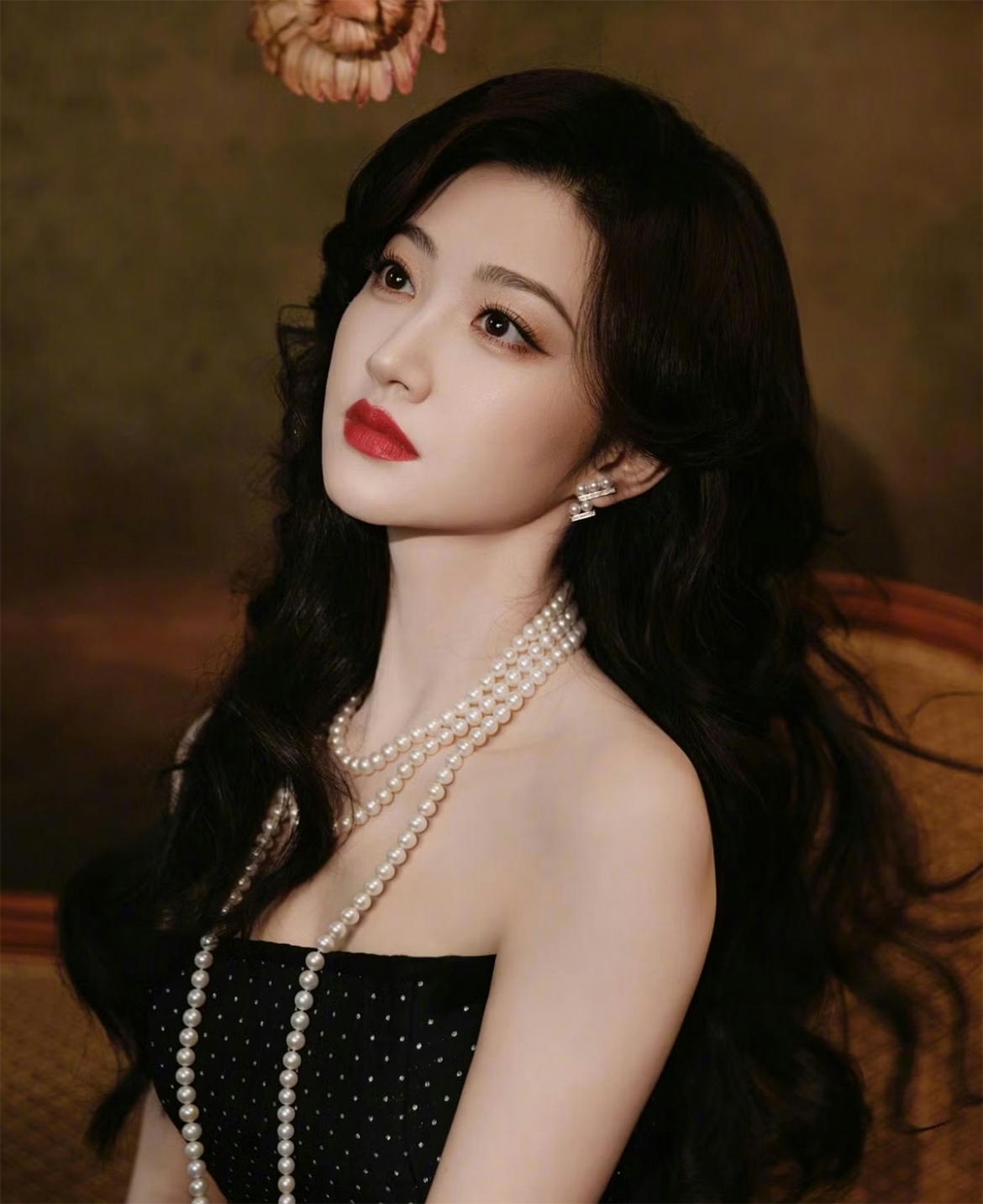 nguoi dep canh Diem tro lai tam diem chu y sau vu be boi mang thai ho va quyt tien hinh anh 1
