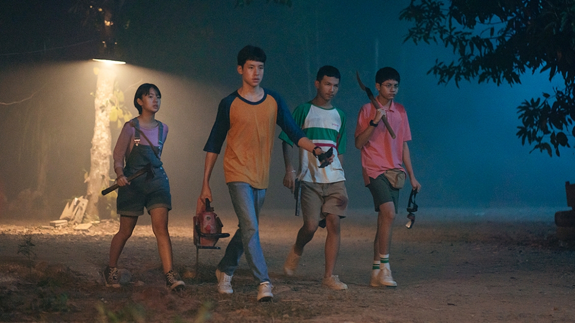 Dàn cast tuổi teen Thái Lan chiến đấu với sự nguyền rủa trong Đồng Dao Ma Quái