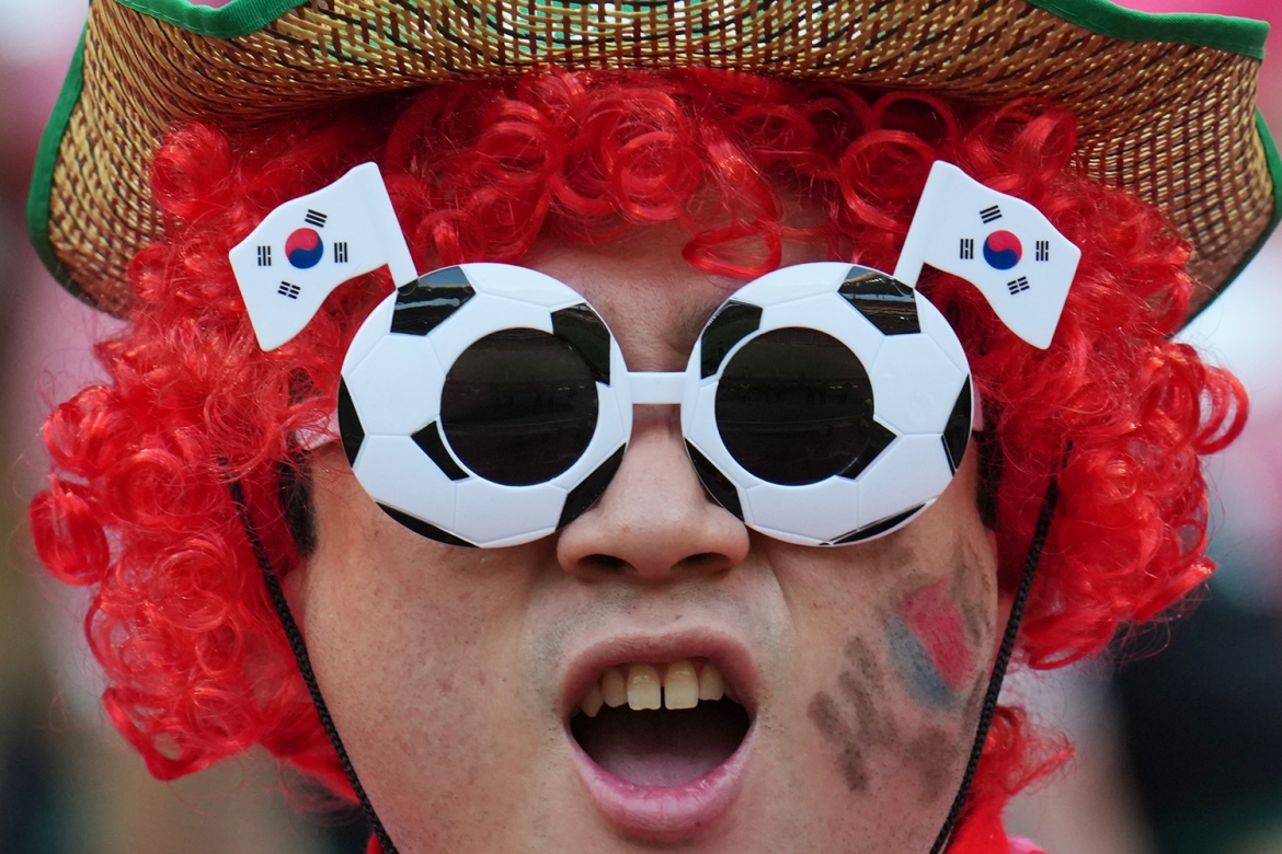 le hoi day mau sac cua niem tu hao dan toc tren cac khan dai world cup hinh anh 1