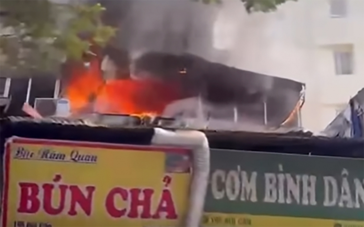 chay du doi mai tum khu nha tap the tren pho Doi can, ha noi hinh anh 1