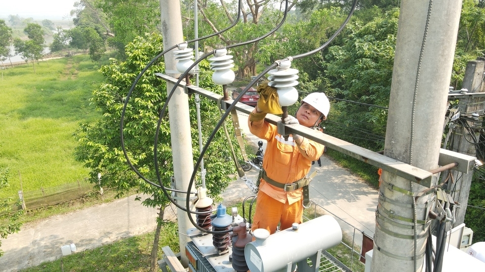 evnnpc dam bao cung ung dien mien bac truoc ap luc phu tai tang cao hinh anh 4