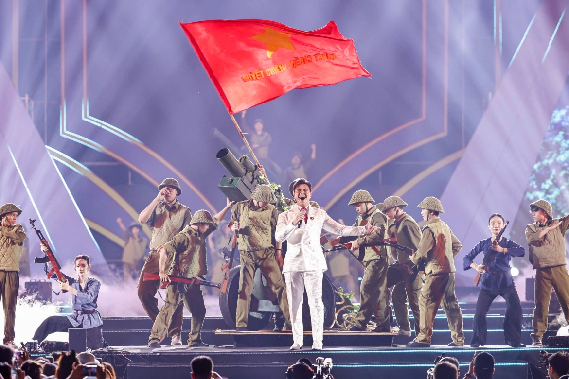 quang hung masterd, hoa minzy khien hon 20.000 khan gia bung no tai my Dinh hinh anh 3