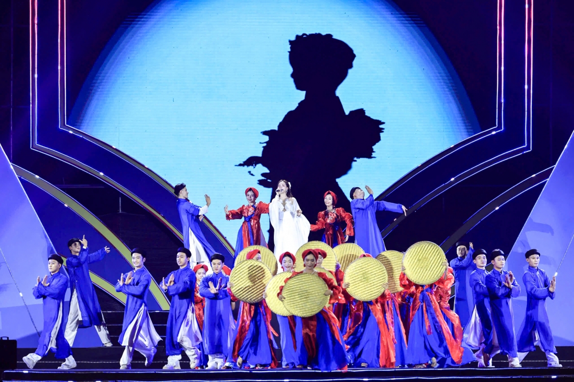quang hung masterd, hoa minzy khien hon 20.000 khan gia bung no tai my Dinh hinh anh 6