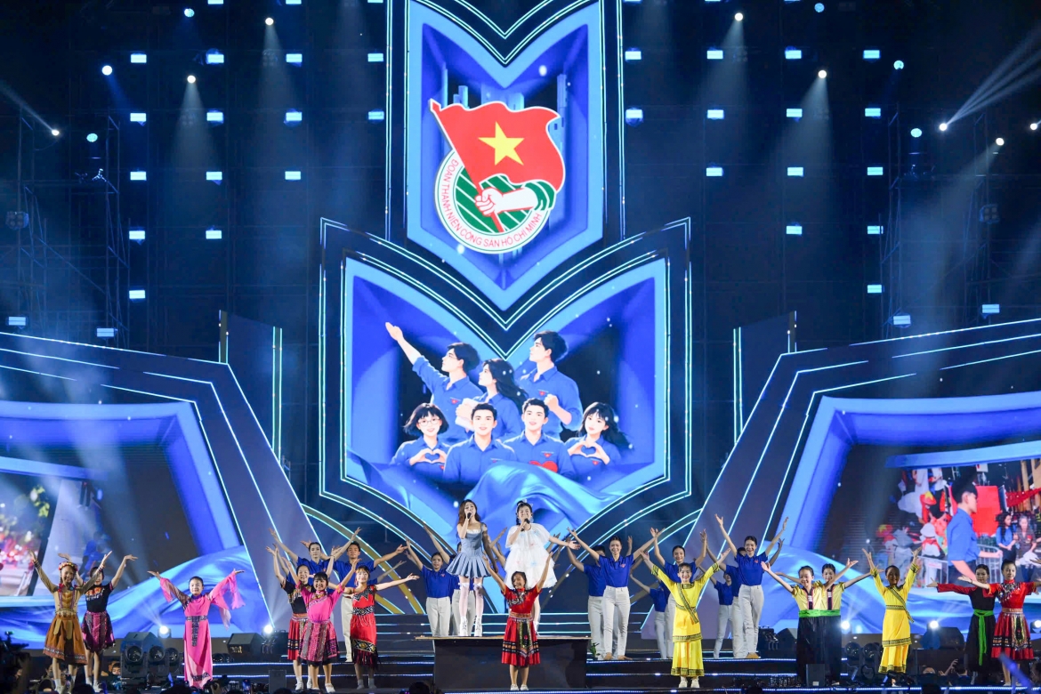 quang hung masterd, hoa minzy khien hon 20.000 khan gia bung no tai my Dinh hinh anh 7