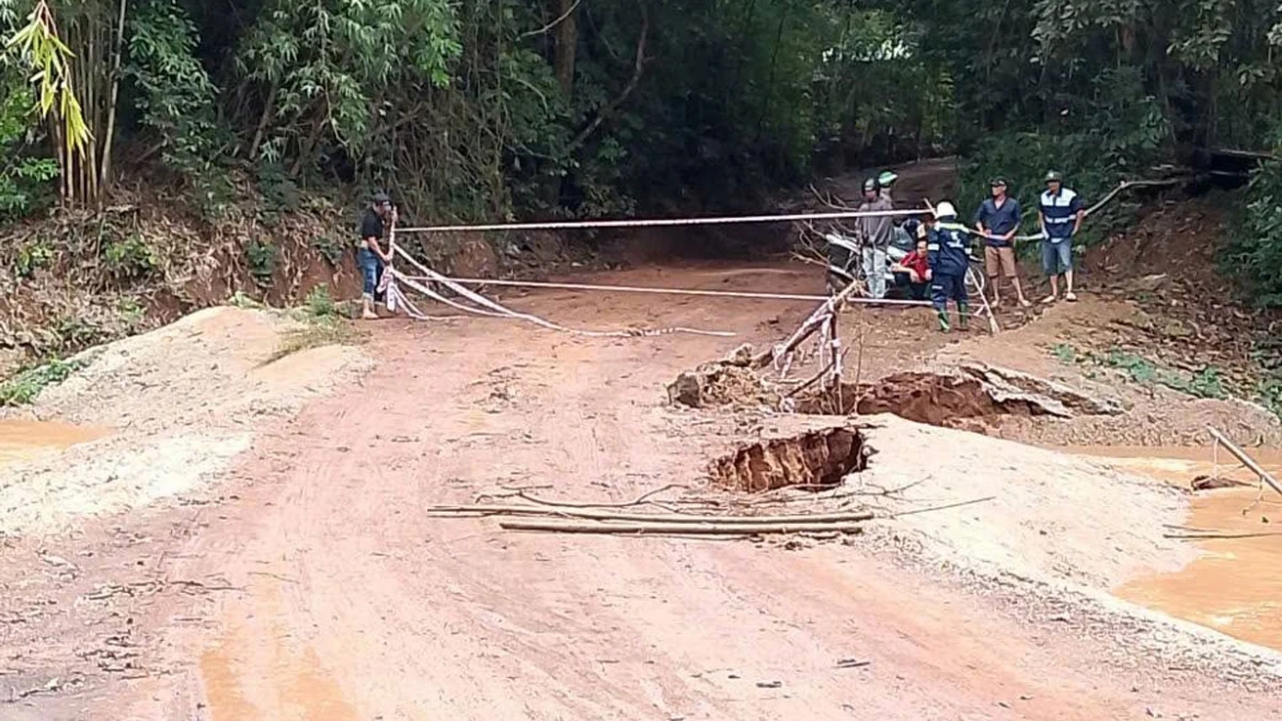 mua gay sat lo cau tam, loi di duy nhat noi Dong nai-binh phuoc cu bi phong toa hinh anh 1