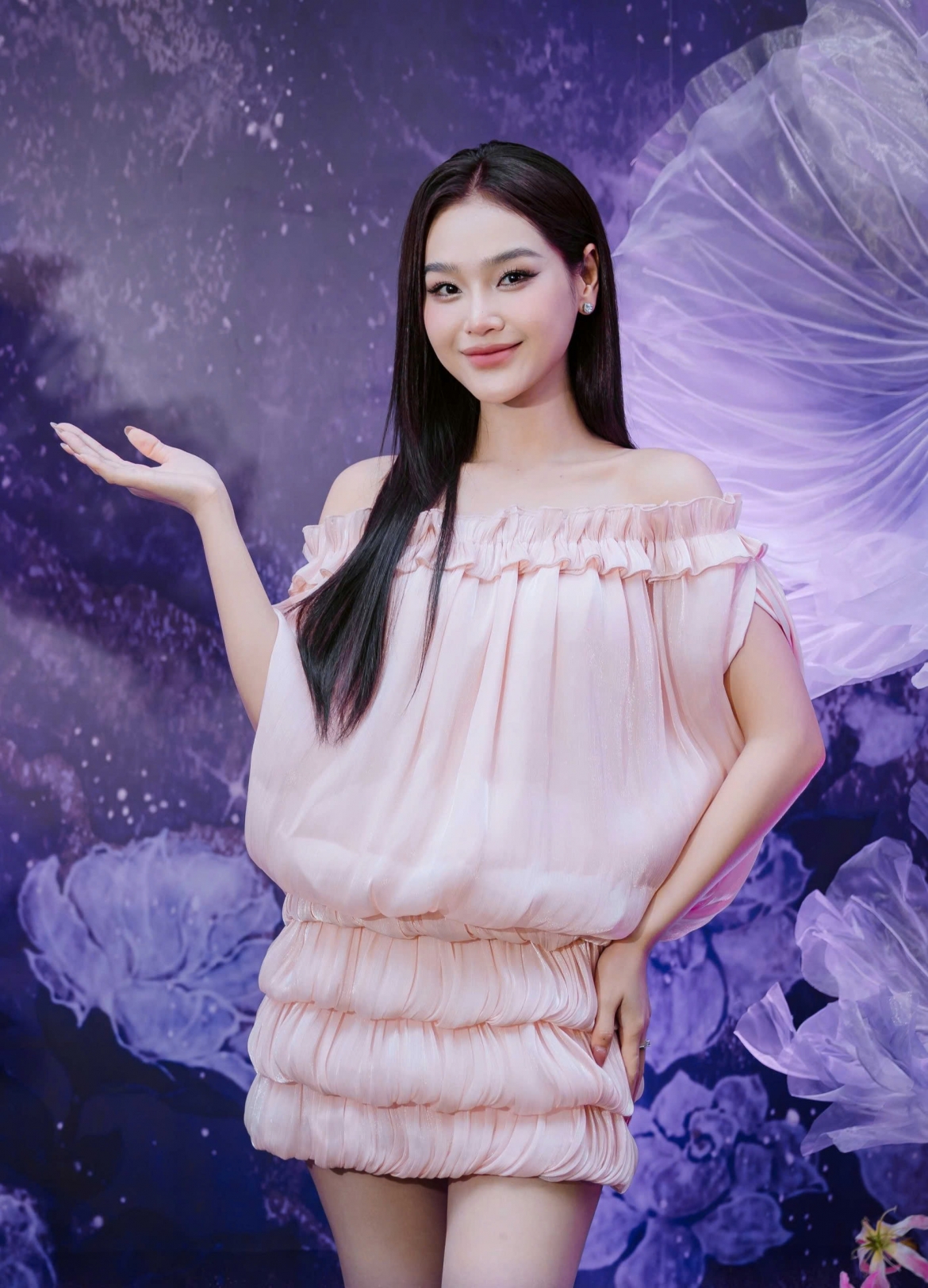 bi ghet vi dong tieu tam , cu thi tra gay chu y voi nhan sac ngoai doi hinh anh 2