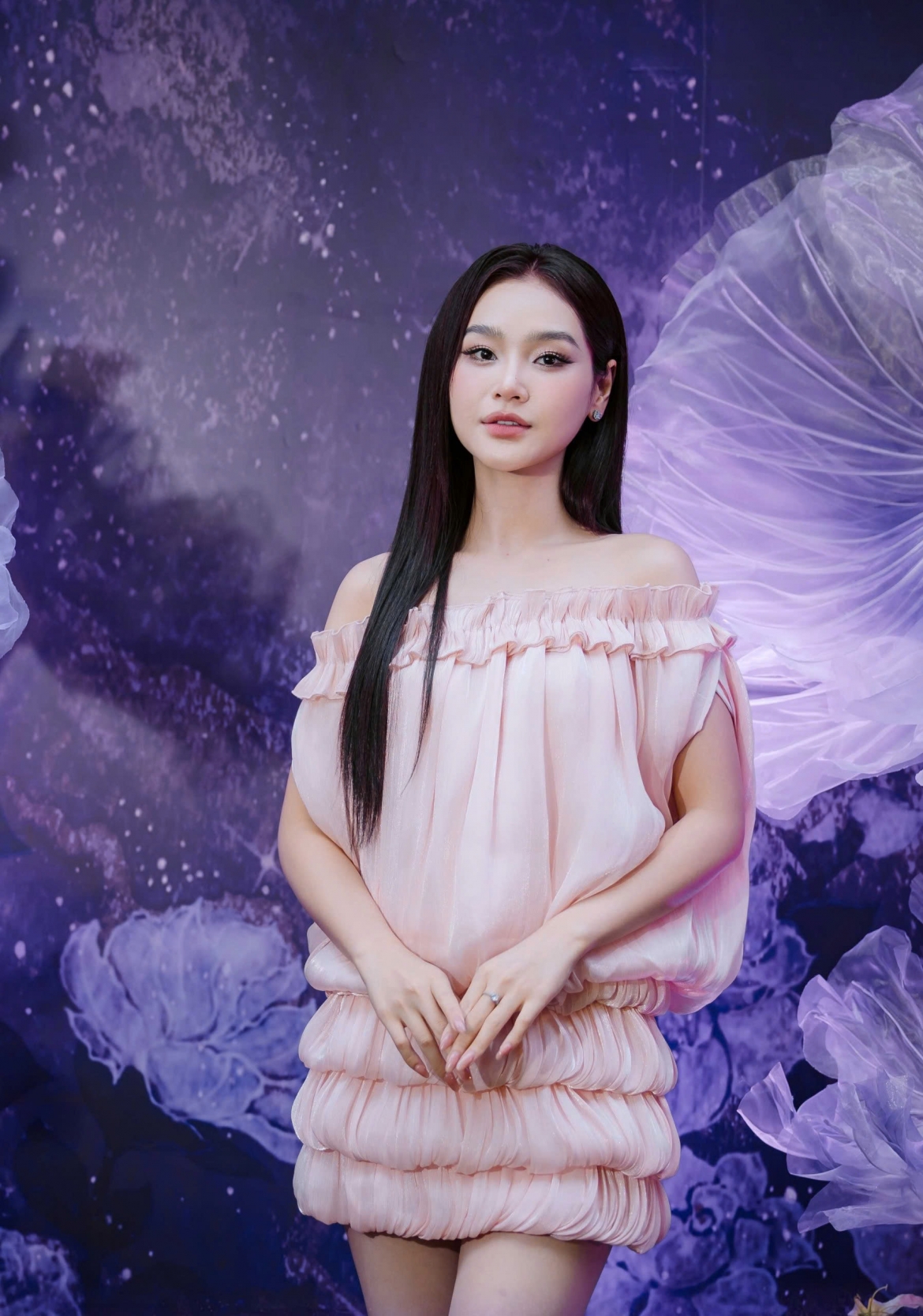 bi ghet vi dong tieu tam , cu thi tra gay chu y voi nhan sac ngoai doi hinh anh 1