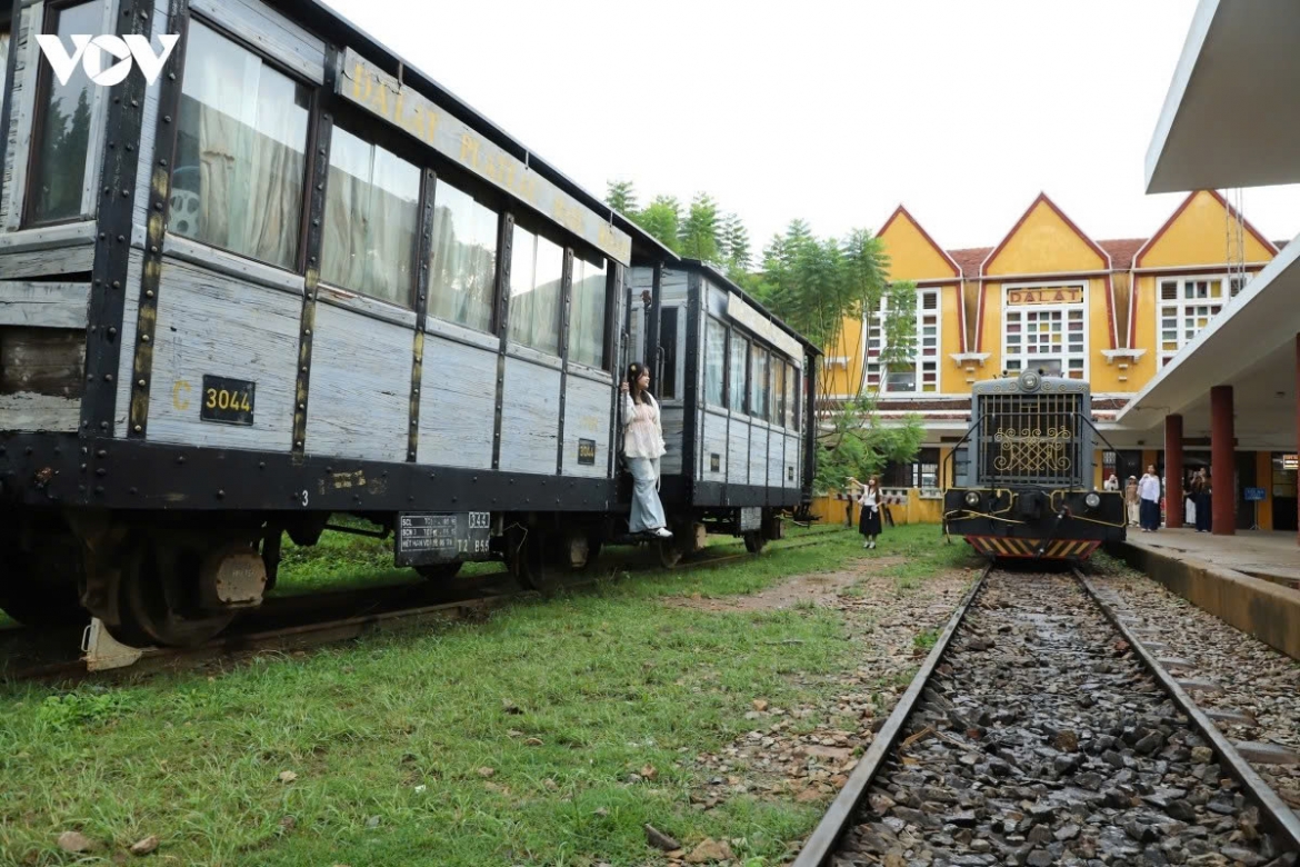 exploring da lat railway station and vietnam s historic rack railway picture 21