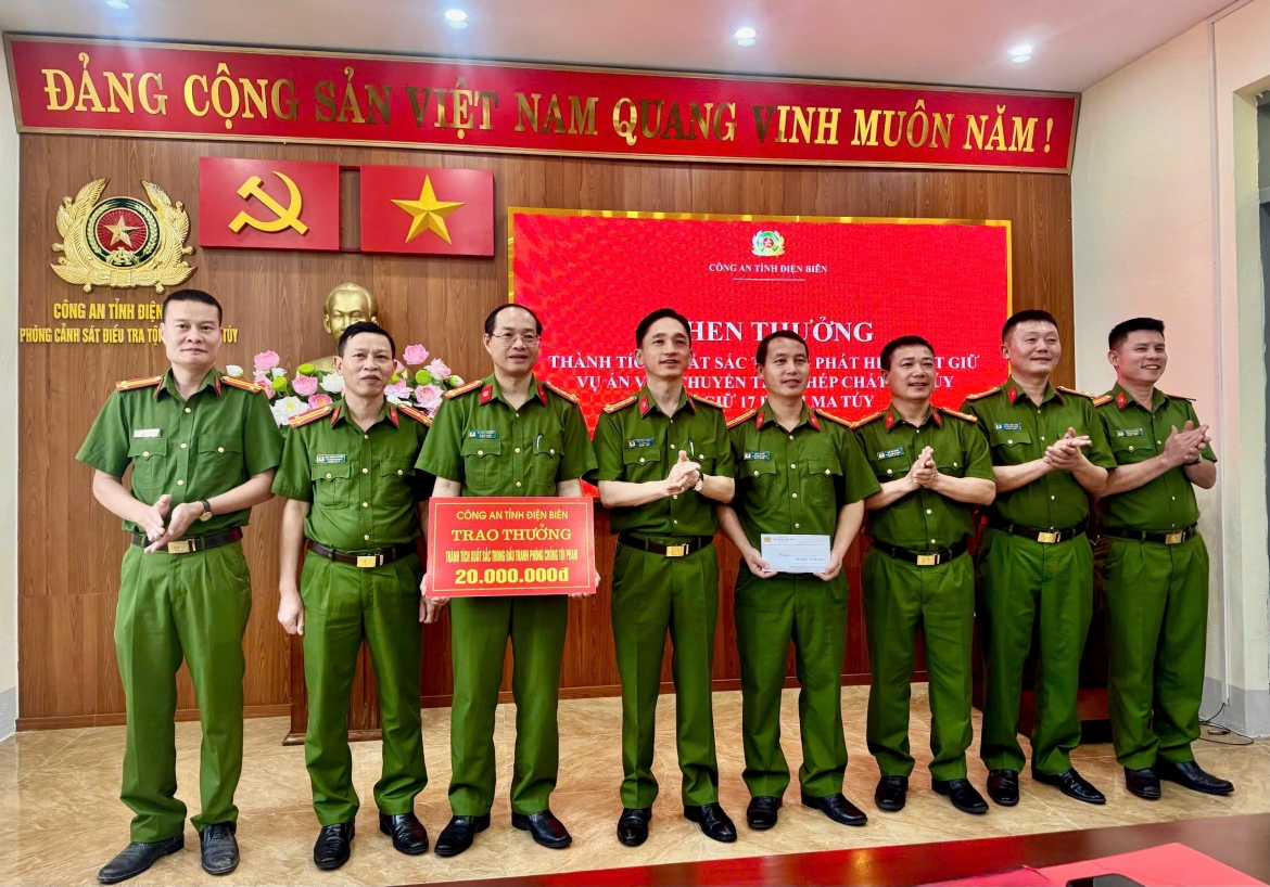 ga dan ong bi bat qua tang van chuyen 17 banh ma tuy hinh anh 2