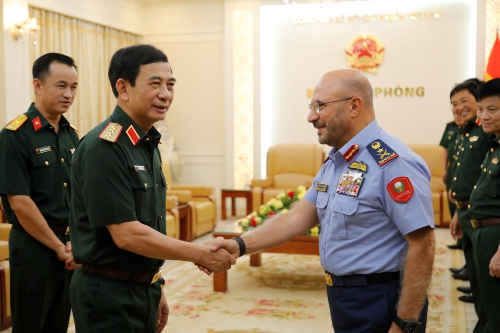 Dai tuong phan van giang tiep thu truong bo quoc phong uae hinh anh 1