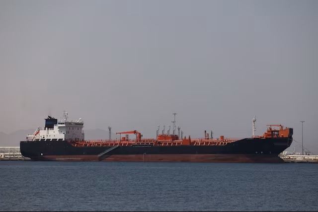 gia xang dau hom nay 11 6 gia dau tang khi iran tuyen bo dong cua eo bien hormuz hinh anh 1