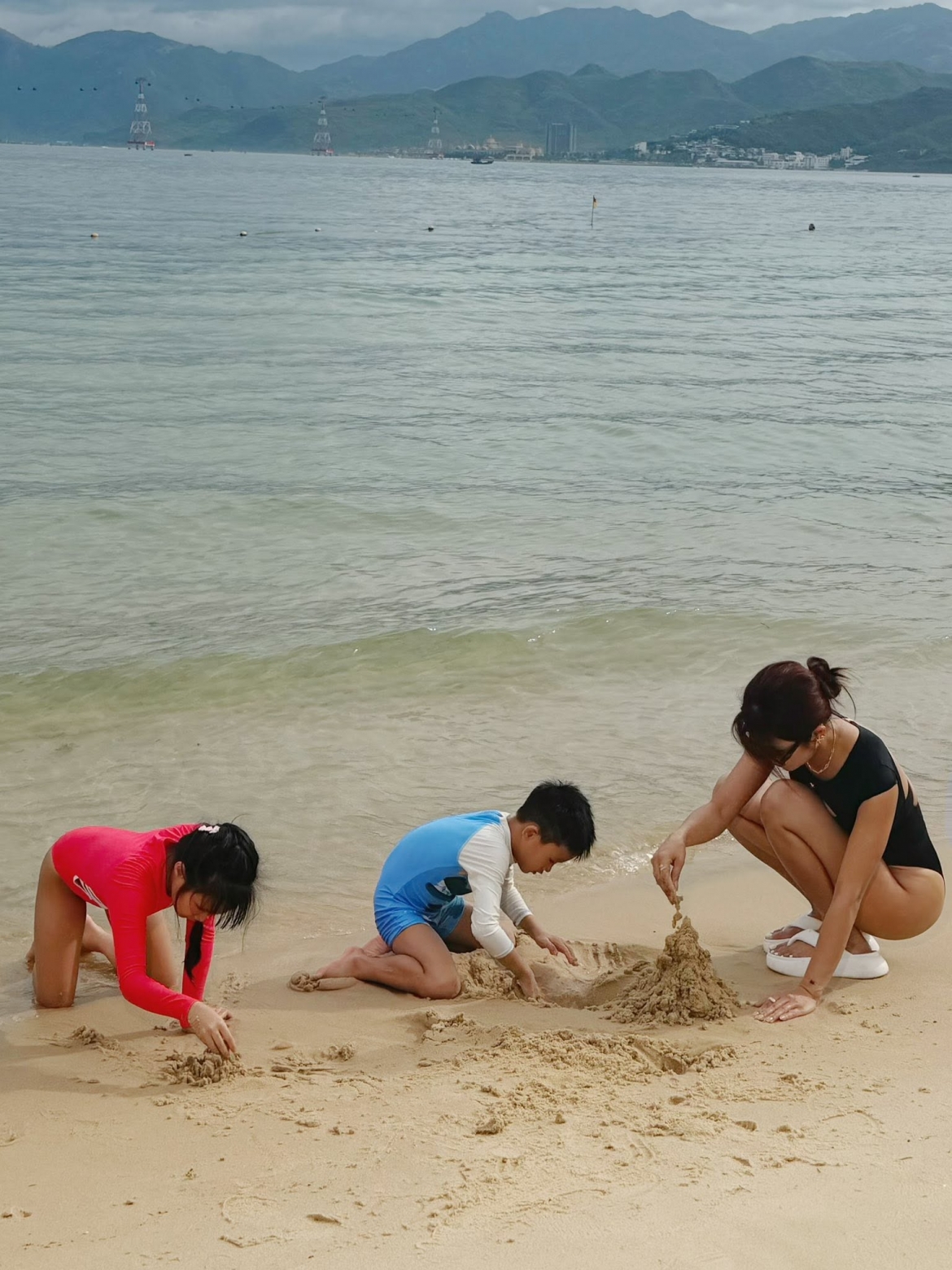sao viet 30-6 ngoc trinh tung bo anh hoang da dep me, gay sot mang xa hoi hinh anh 6