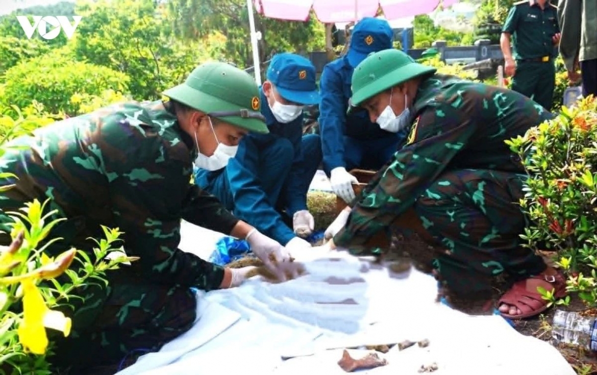 hue collects dna samples from 1,456 unidentified war martyrs graves picture 1