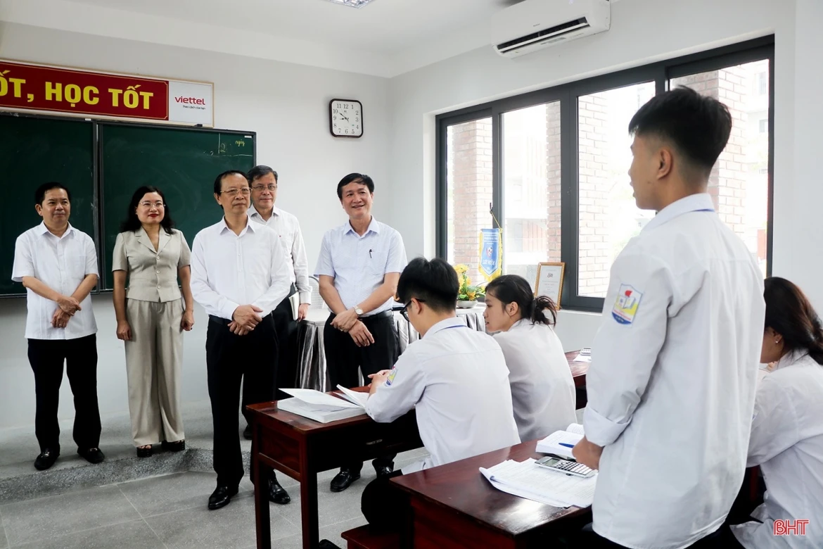 bo gd Dt ra soat cong tac to chuc thi tot nghiep thpt 2026 voi cac tinh, thanh hinh anh 1