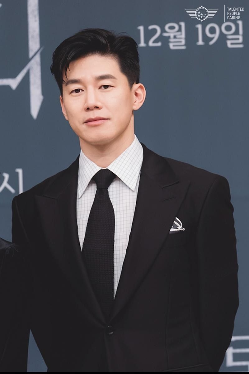 qua khu lam boc vac, giao hang nuoi cha bao benh cua kim mu yeol hinh anh 4