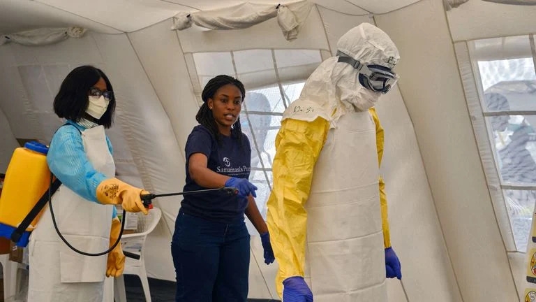 g7 keu goi phan ung manh me de day lui dich ebola hinh anh 1