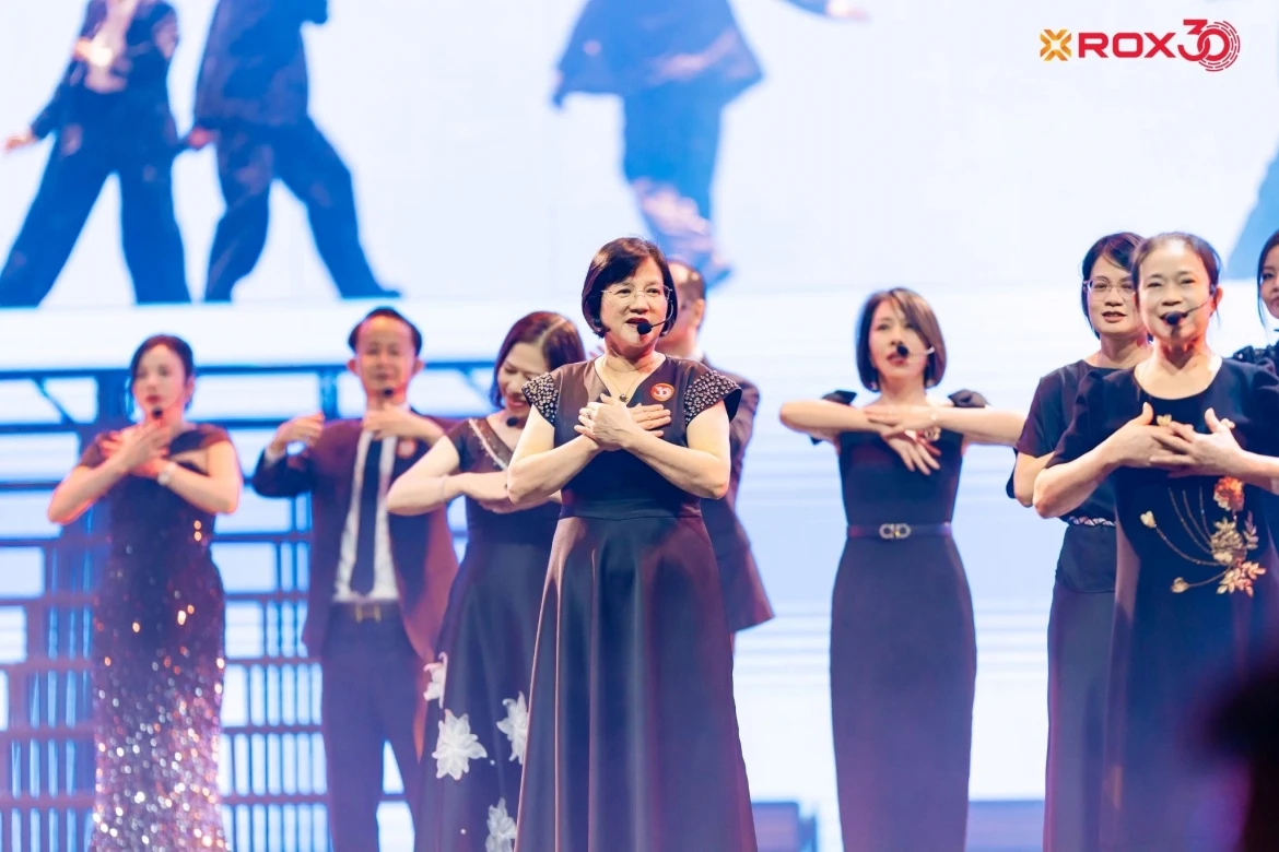 rox30 concert ban giao huong cua ky uc, anh sang va khat vong viet hinh anh 6