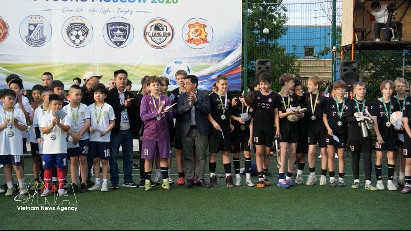 football passion strengthens bonds among vietnamese and russian children picture 1