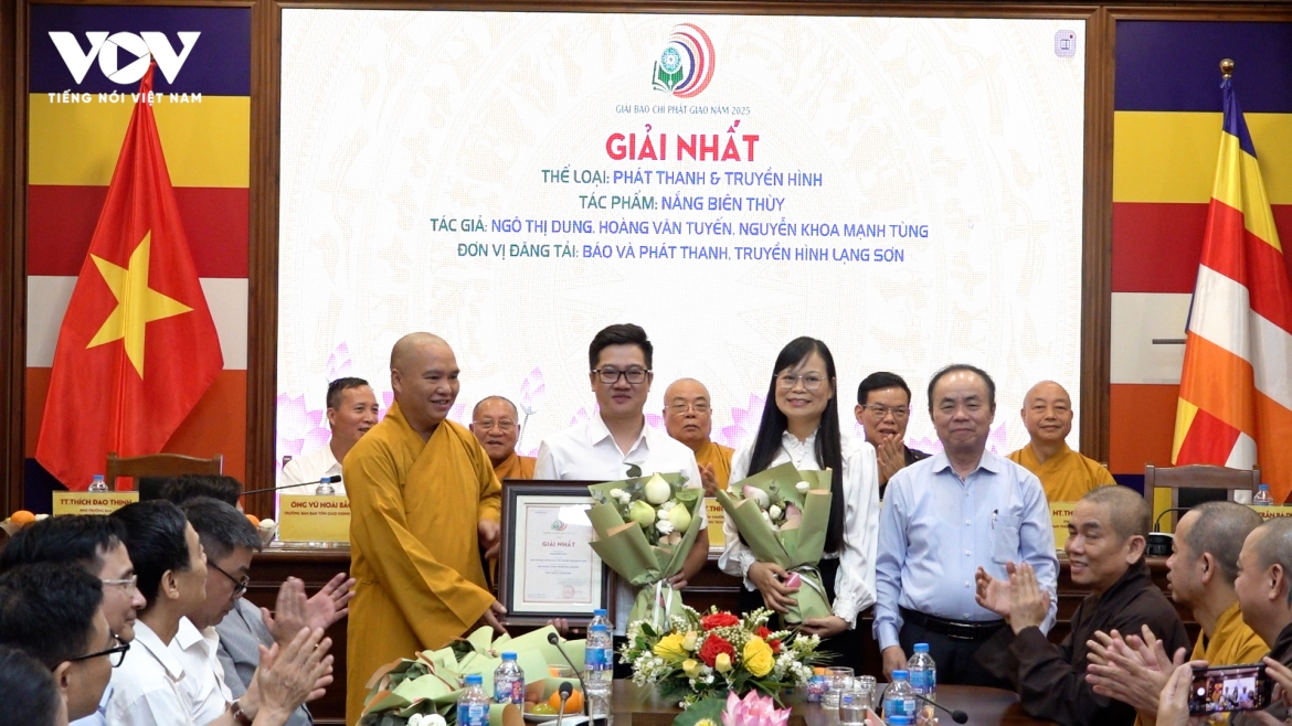 lan toa gia tri tot dao - Dep doi qua 35 tac pham bao chi xuat sac hinh anh 2