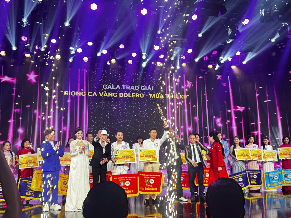 quan quan giong ca vang bolero tung thi truot dai hoc, di xuat khau lao dong hinh anh 2