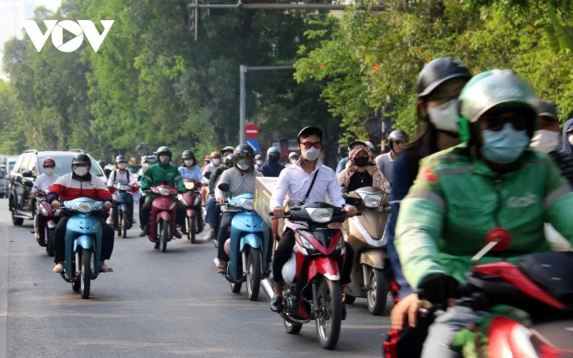 thoi tiet hom nay 18 6 ha noi oi nong 33-35 do, bac bo co mua dong hinh anh 1