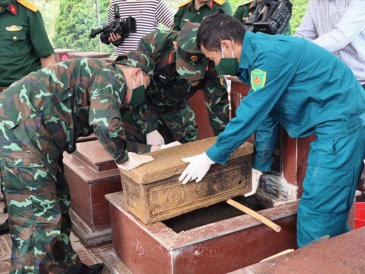 chien dich 500 ngay dem tap trung cao do tim kiem, xac dinh danh tinh liet si hinh anh 2