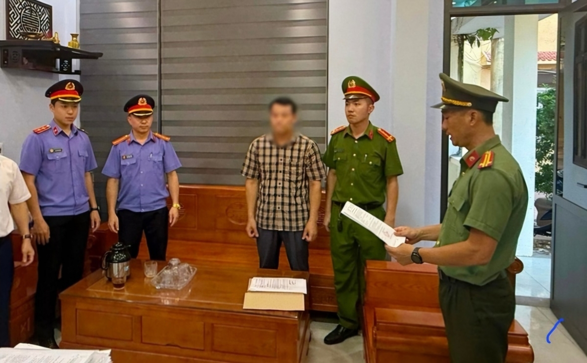 bat hieu truong truong tieu hoc o quang binh vi nghi an nhan hoi lo hinh anh 1