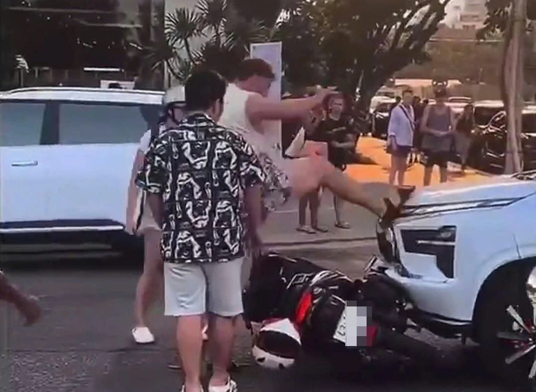 Da nang manh tay voi nguoi nuoc ngoai gay roi hinh anh 1