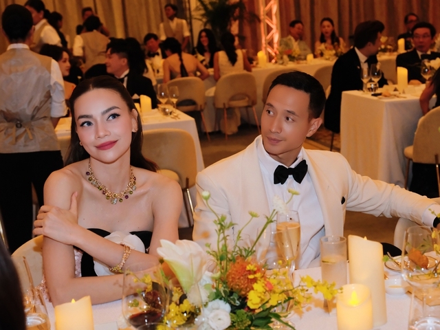 sao viet 20-6 top 3 hoa hau the gioi viet nam 2023 long lay tren tham do hinh anh 3